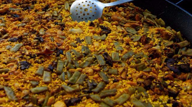 paella-pollo-y-conejo-bingo-tres-forques